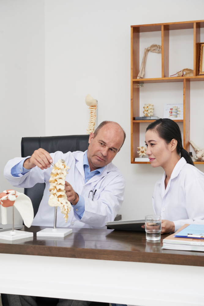 Detailed neck pain evaluation by experienced providers in Manalapan NJ