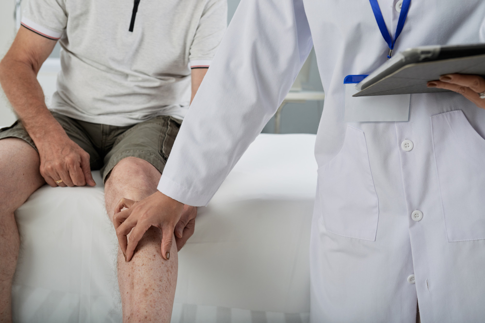 Common knee conditions including arthritis and ligament injuries