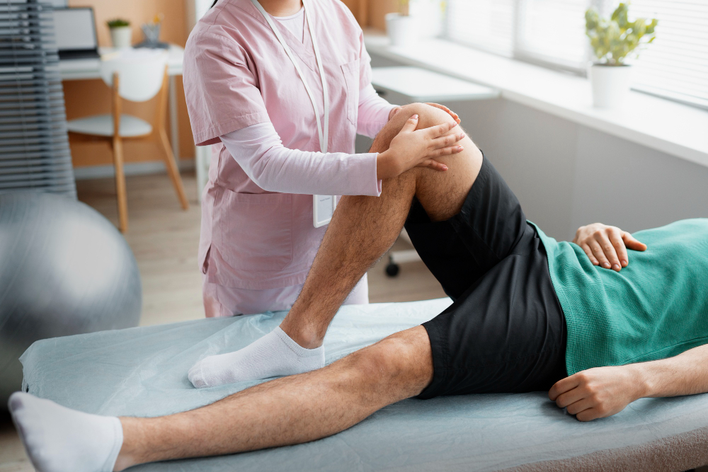 Specialist performing knee pain evaluation and diagnosis in McLean VA